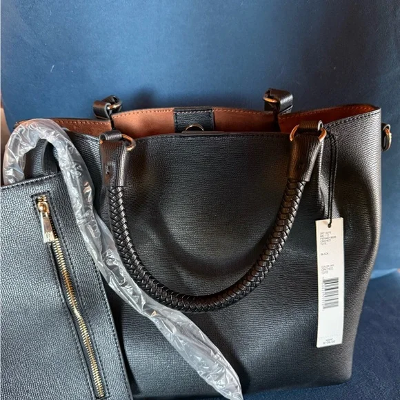 Antonio Melani Black Leather Tote Bag NWT w/ zipper pouch, and shoulder strap - Picture 3 of 8